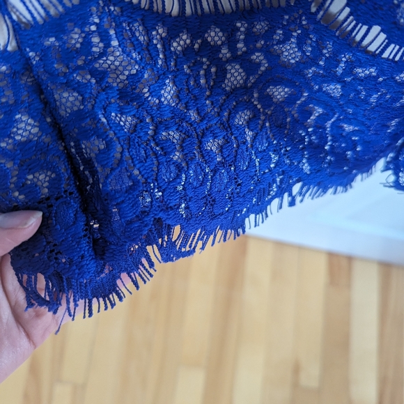 Beautiful lace knee length blue dress - Picture 5 of 8